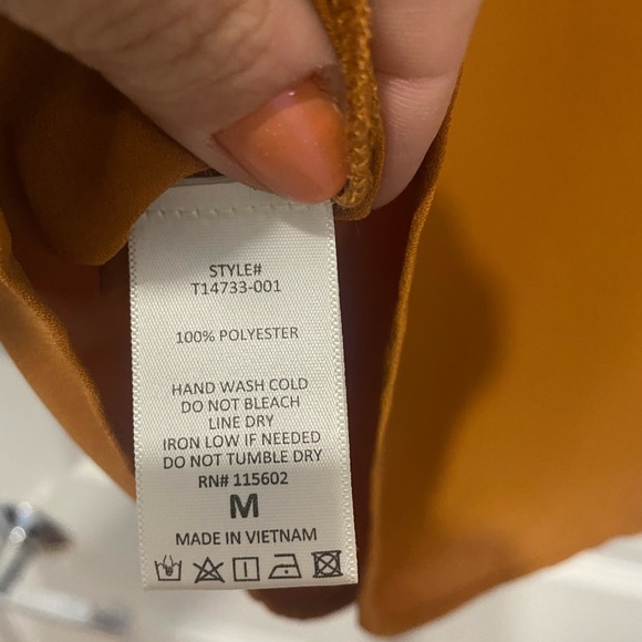 NWT Elegant Rust color blouse - Picture 7 of 7